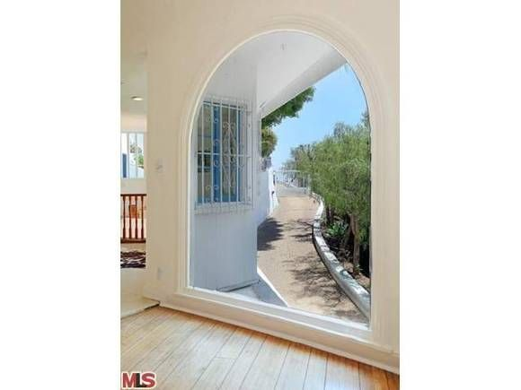 yugiohmachinim2's tweet photo. found realtor pics of the meshes of the afternoon house and its depressing me https://t.co/drK7sCEUMF