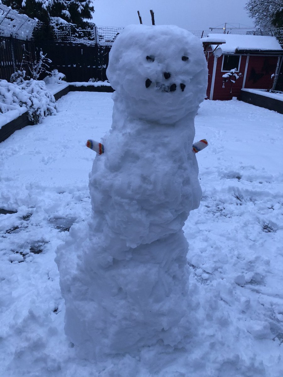 leoke_s's tweet photo. #lelijkste sneeuwpop contest 2021😂😂. Wie doet mee?
@BuienRadarNL @helgavanleur https://t.co/mqR40rqOLS