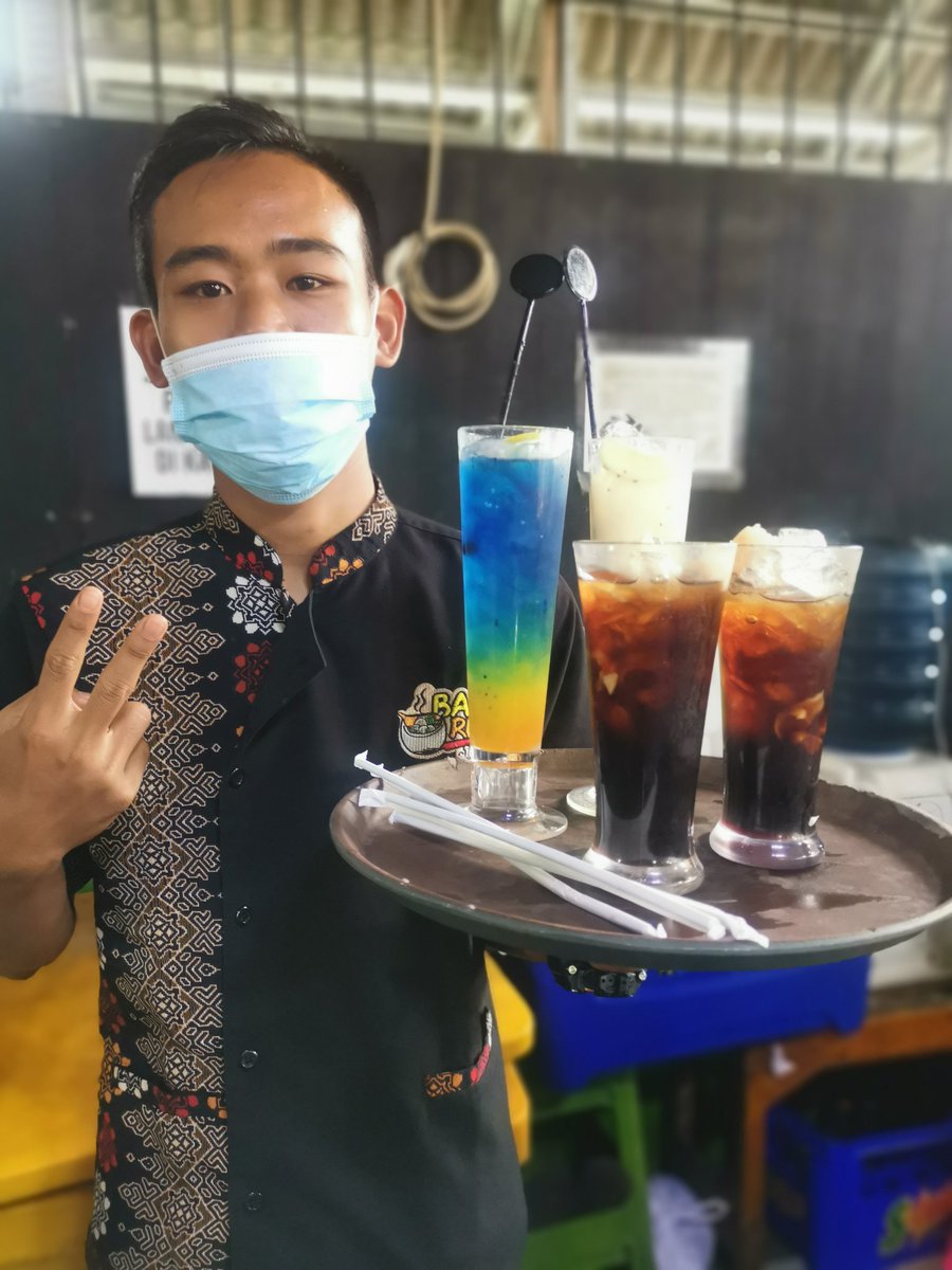 baksorusukjoss's tweet photo. "Bakso yang enak itu harus dilengkapi dengan minuman yang enak juga" - kang aer- https://t.co/uYKycCQUW3