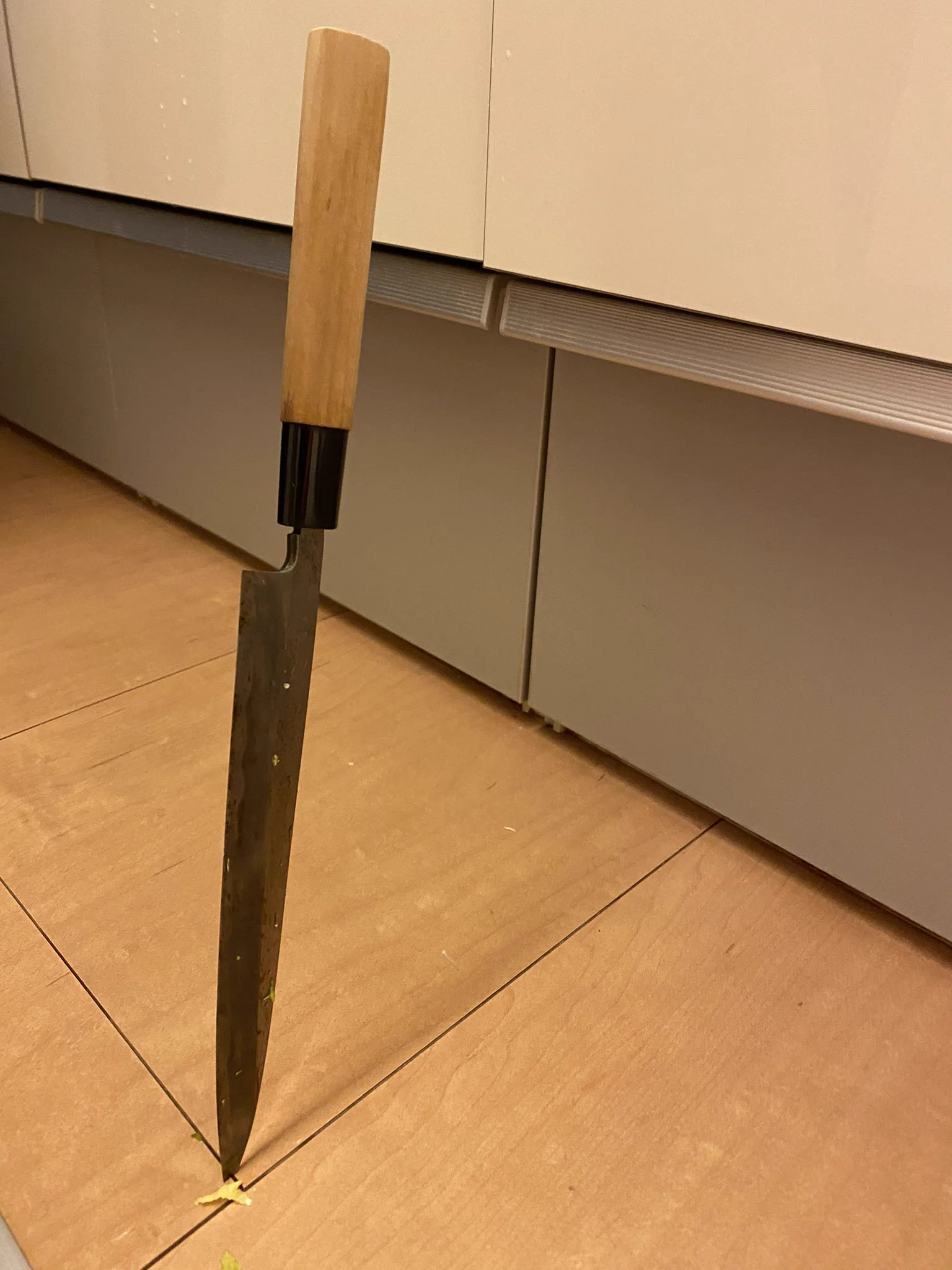 白菜を切っていたら包丁が滑り落ちた！一気に火曜サスペンス劇場に…w