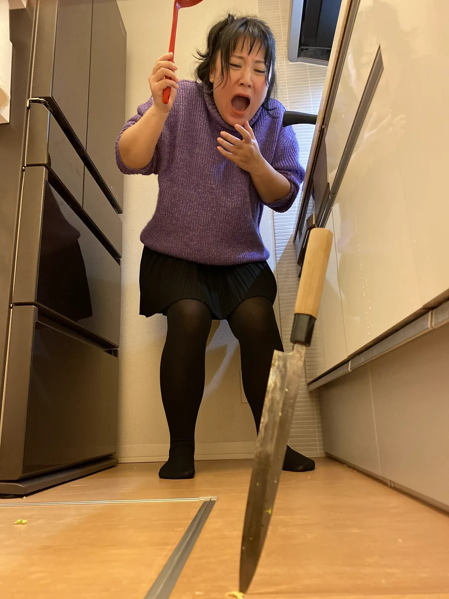 白菜を切っていたら包丁が滑り落ちた！一気に火曜サスペンス劇場に…w