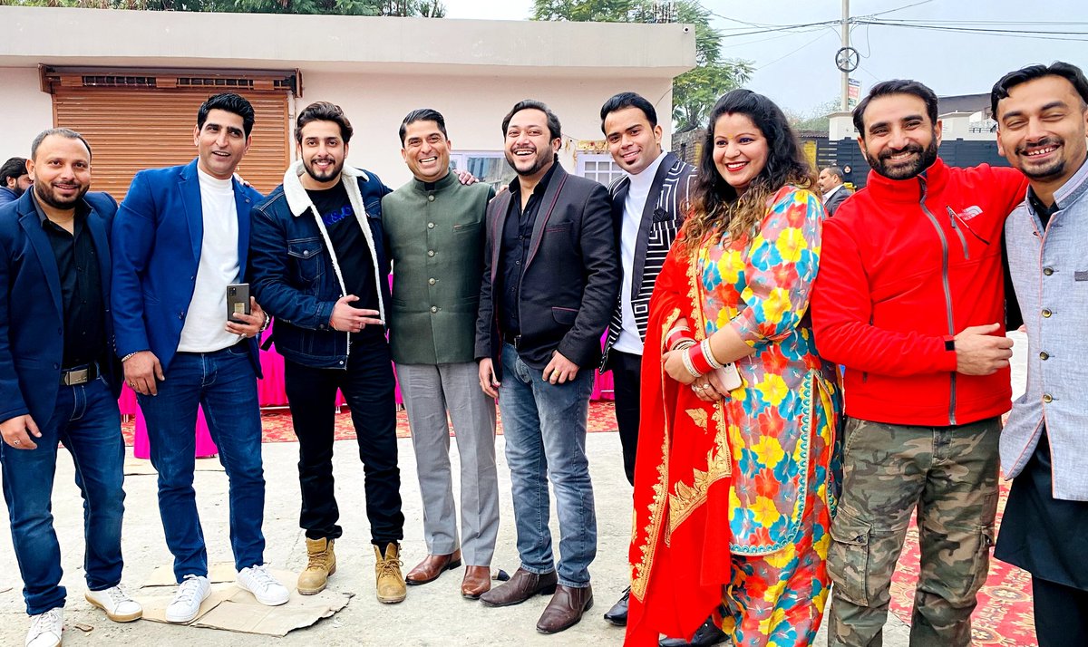 Remembering the Day Well spent with the Pride of Jammu, the Talented Artists and the most Humble @imRanveerJamwal Sir.
My 1st Lohri Became even more special.
@BahuExpress @Sandeep79941148 @SarsBharti #Jammu #JammuDiKudi #prideofjammu @PandohSanyam @DograSociety https://t.co/rg2N6Da9S2