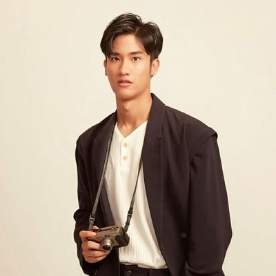 gunsthetic's tweet photo. twitter user @Tawan_V changing his icon

from this                        to this https://t.co/1ri0pdpEtL