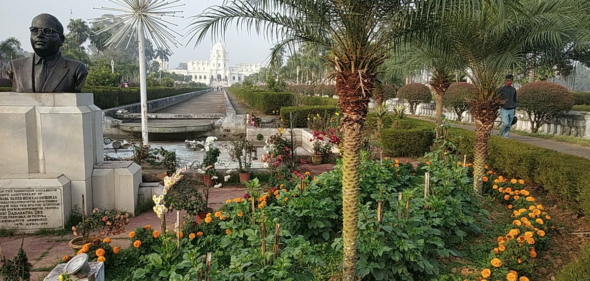 The museum is now in the  #UjjayantaPalace (a heritage building constructed in 1901) The gorgeous Beauty is waiting for u in the Capital city of Tripura, i.e  #Agartala 7-8 kms from Railway station, in the center of Town. (2/n)