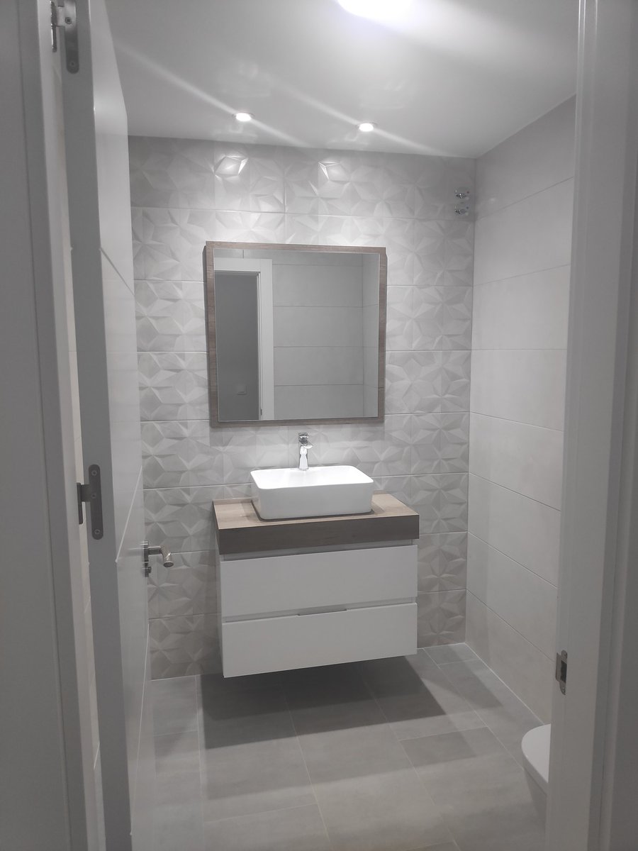 Mis padres tienen un una empresa de reformas y dadas las circunstancias me gustaría darles un poquito de difusión para ver si llegan a mas gente🥰
Antes y después