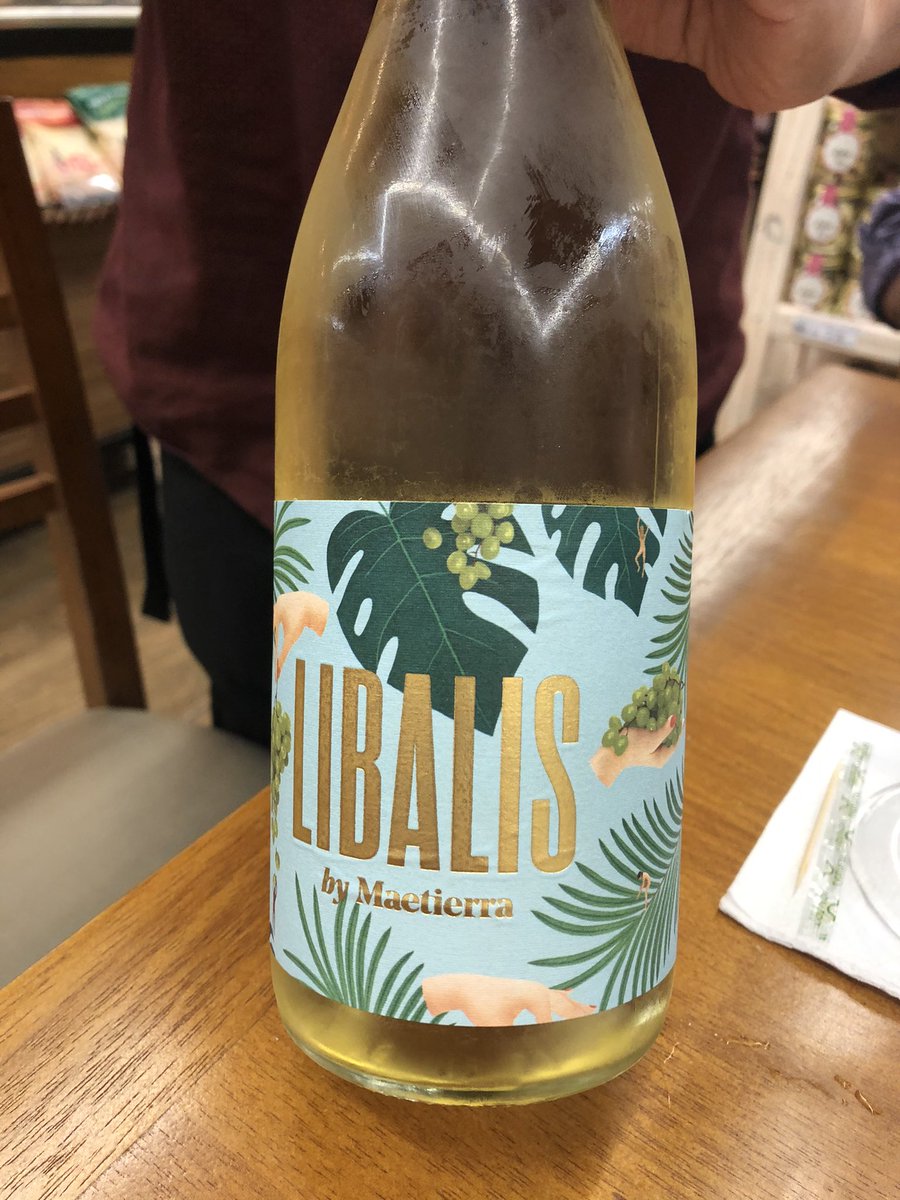 AnaMaria_pasch's tweet photo. Voltando à noite de ontem e sobre as degustações feitas. Dois vinhos maravilhosos que fizeram minhas papilas gustativas sentirem a diferença entre "uns e outros".
Obrigada aos Sommeliers, amigos, por proporcionarem a mim esse momento.
#Vinho #Wine 🍷
#Libalis 🇪🇸
#NotteRossa 🇮🇪 https://t.co/C1peOzURgI