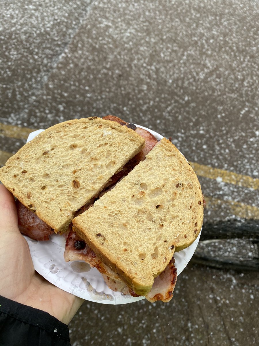 Emma_Lewis79's tweet photo. Sunday cycle in the snow & a bacon butty ๐๐ป๐ฅ๐ด๐ปโโ๏ธโ๏ธ#activeworld #cycling #SundayMorning #thisgirlcan #lockdownuk https://t.co/T9VT8KiIua