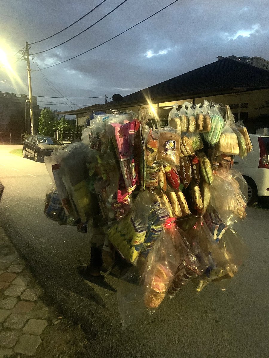 Ada yang panggil babu, ada yang panggil roti mamak. Korang panggil apa? 

RT kalau pernah beli.