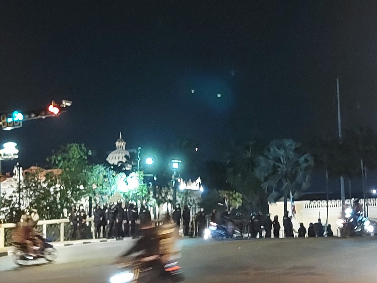 ทำเนียบตอนนี้ .