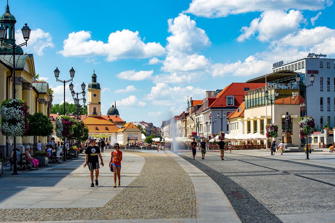 reishonger's tweet photo. Białystok is northeastern Poland's largest city and the capital of the Podlaskie Province. The beautiful and glamorous Branicki Palace in Białystok is a absolute must-see! https://t.co/rdXkVd9s3m #reishonger #Poland #Travel https://t.co/RiFUgDd0RQ