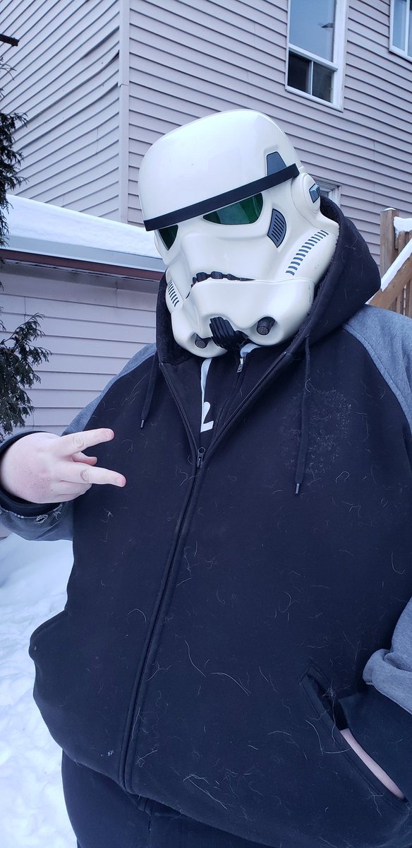 EmmaSkyeGames's tweet photo. Normal people shares hoodies and shirts.
I wear my bf @stormie_vn Helmet~
#LGBTQIA2020 #LGBTQIA2021 #Helmet #HelmetBoy #stormtrooper #maskedboy https://t.co/dI2cBbFnl2