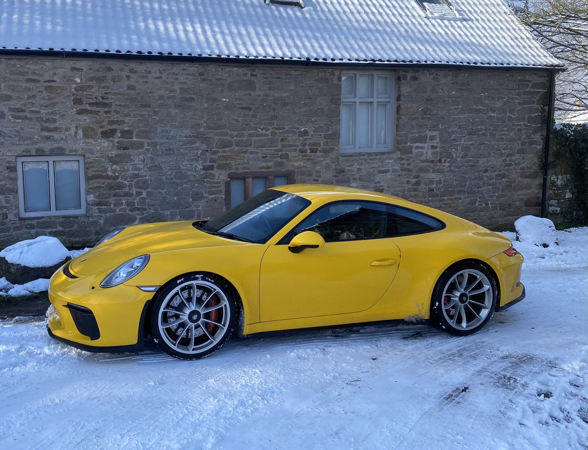 harrismonkey's tweet photo. Obligatory snow shot. https://t.co/wZ0KIuT7ow