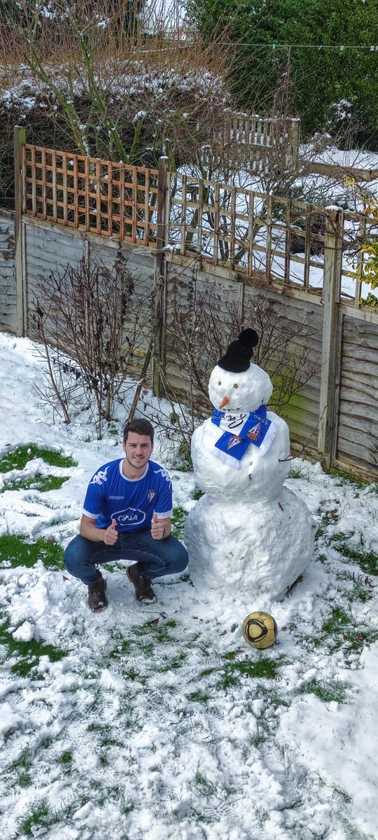 JavierEspinosaC's tweet photo. @SanFernando_CD Desde Oxford! Hoy sumamos un azulino más ❄️💙 https://t.co/FFRScgI74i