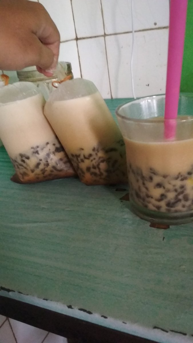 Capemiskin's tweet photo. Enakan es cendol dawet dri PDA es Krim Aice rasa penindasan
#EsKrimAicePhkSepihakBuruhnya https://t.co/iqX1t4NvPK