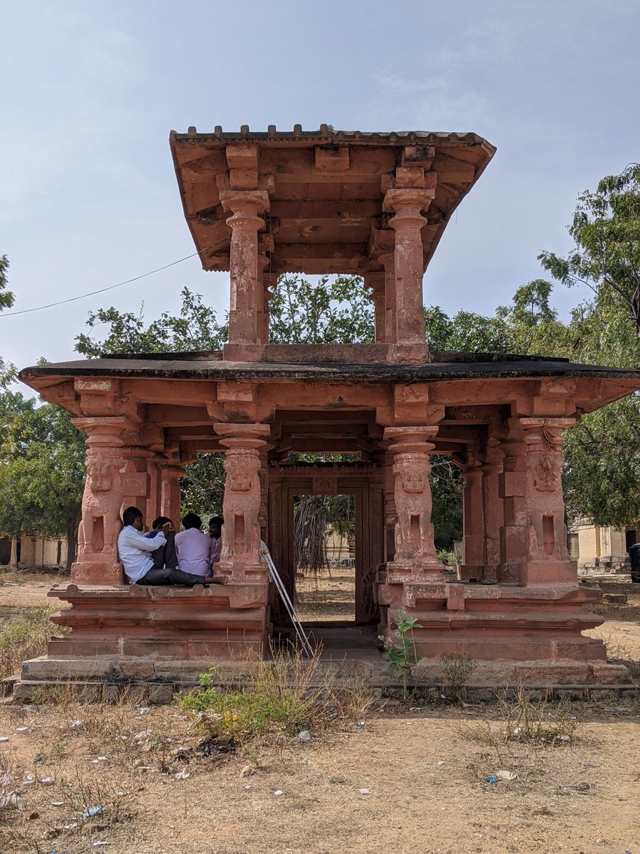 The temple complex with stunning 20 Shiva temples with major being Agastyeswara, today it is place to drunkards & gamblers.