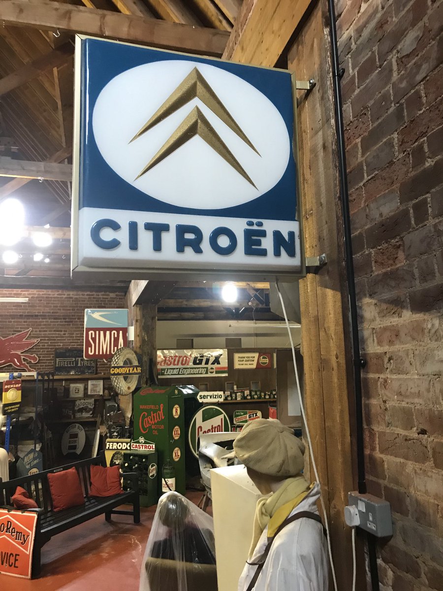 Themed_Garages's tweet photo. ⁦@DrewPritchard⁩ ⁦@PaulCowland_⁩ ⁦@Rockstarscars⁩ ⁦@CCCuration⁩ ⁦@classiccarguru1⁩ ⁦@toysphil⁩ @hoof39114734 Bonjour Chers amis #citroen #classic car#french car#simca https://t.co/ojzW36JSCC