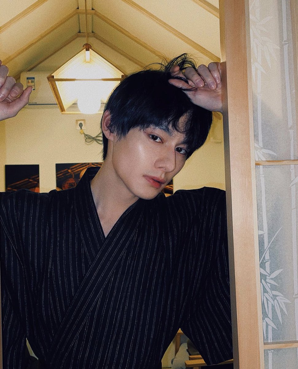 headBONDmeLWJ's tweet photo. wang zhuocheng instagram post with the caption “do you wanna come over 🍶😏”

.... 

https://t.co/KGbF2H7DtX https://t.co/qaowsIbjFw