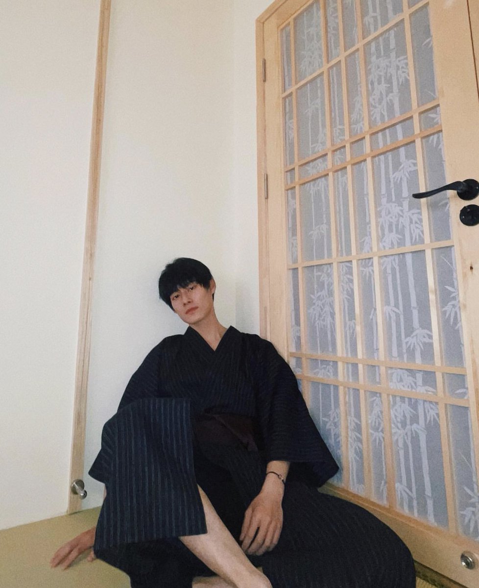 headBONDmeLWJ's tweet photo. wang zhuocheng instagram post with the caption “do you wanna come over 🍶😏”

.... 

https://t.co/KGbF2H7DtX https://t.co/qaowsIbjFw