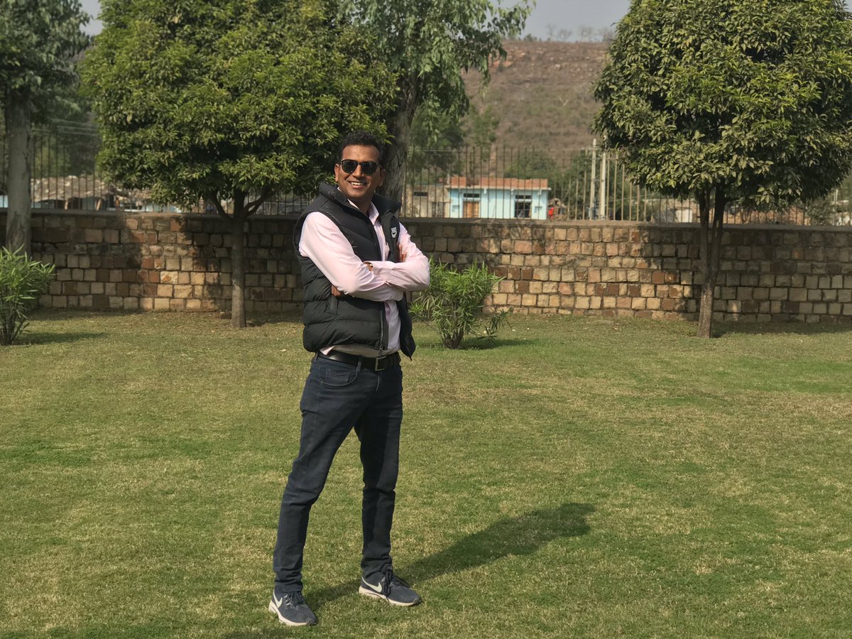 JPateriya's tweet photo. आज चन्देरी का क़िला व दुर्लभ इमारतें देखी !
#withfriends
#chanderitrip https://t.co/ErOXzIVBkl