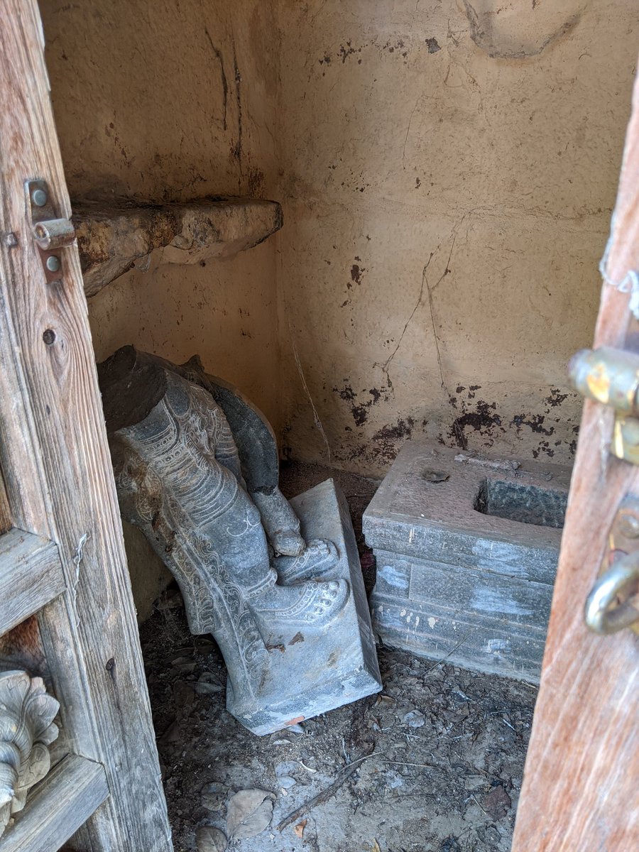 Every shiva temple is in horrible condition without maintenance & an Archaka. Alcohol bottles & Biriyani plates all over  @PawanKalyan  @ShefVaidya  @ReclaimTemples  @punarutthana  @LostTemple7