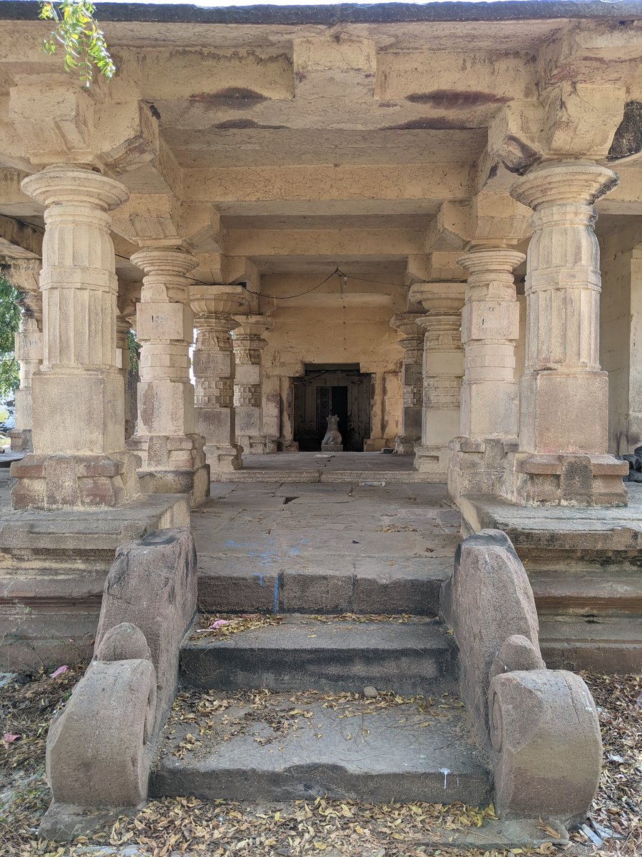Every shiva temple is in horrible condition without maintenance & an Archaka. Alcohol bottles & Biriyani plates all over  @PawanKalyan  @ShefVaidya  @ReclaimTemples  @punarutthana  @LostTemple7