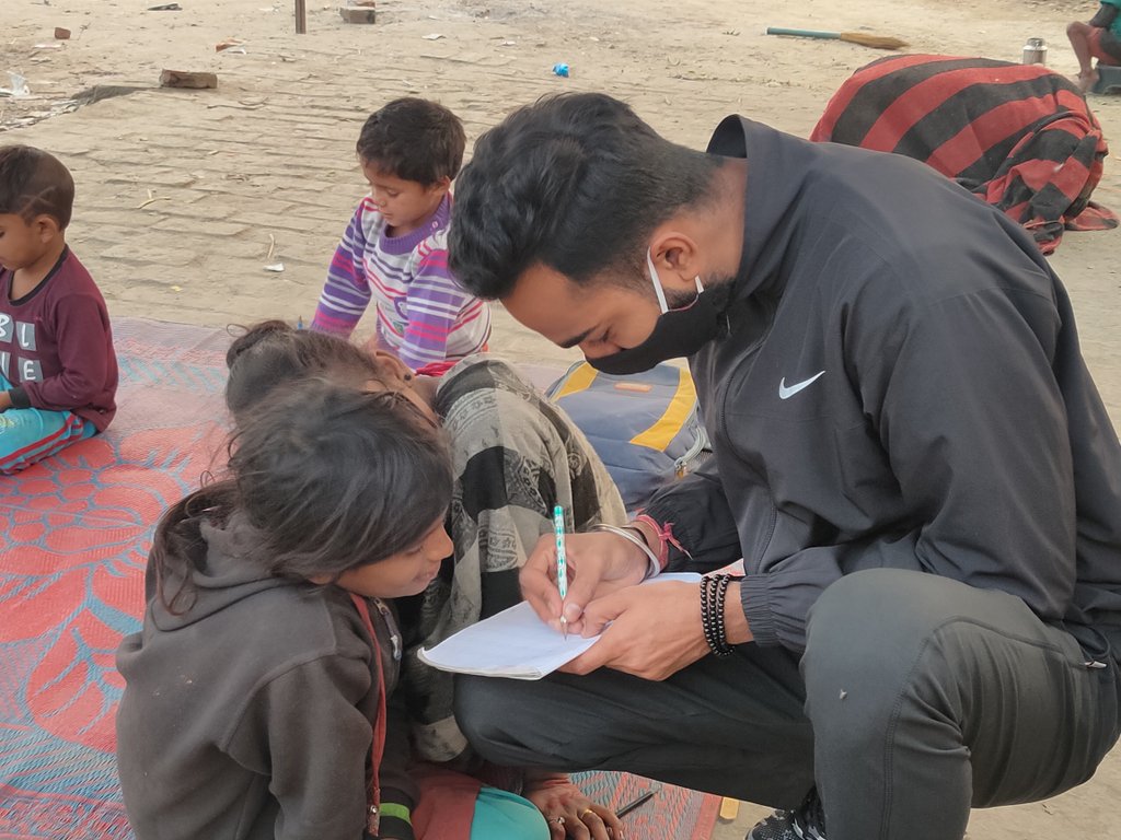 udgam_classes's tweet photo. Glimpses of our classes in Lal Kurti Slums, Meerut.
We are teaching these kids for last 22 months now and its been quite an amazing journey throughout.
The classes are held regular basis and solely run by the volunteers of @PearFoundation
#Meerut
#PearFoundation
#RTE
#Educate https://t.co/clELoiciiI