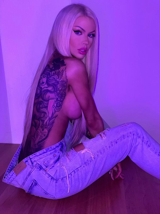 I&rsquo;m blue and I&rsquo;m in need of 😈 https://t.co/jDZtKEyMAs