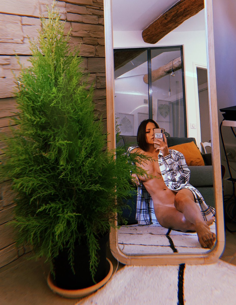 ClaraRene_'s tweet photo. Naked Sunday 🤍 https://t.co/gub1PAlOwk