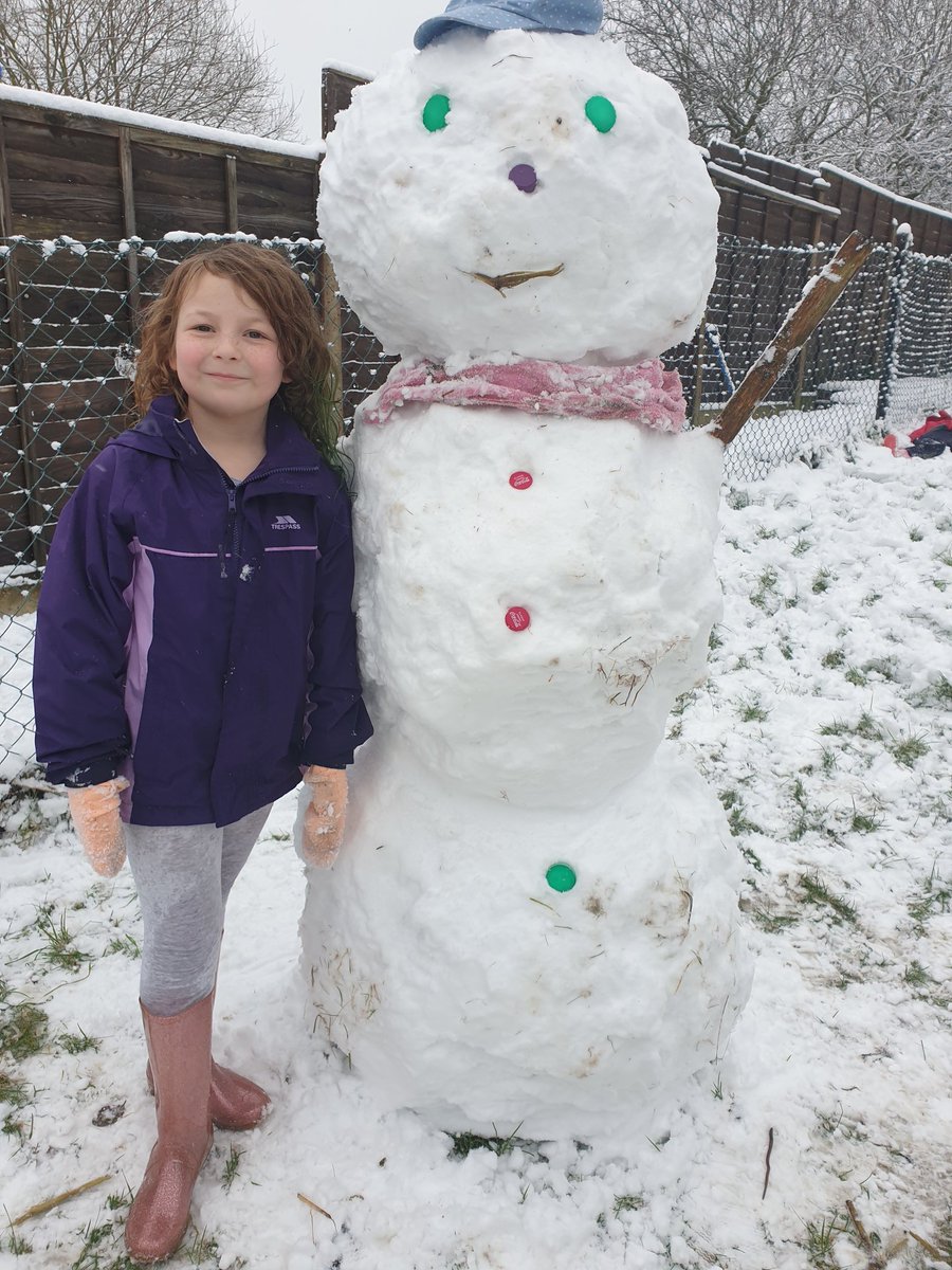 Sblakemore21's tweet photo. Fun in the snow 😊 ❄ ⛄ ☃️ https://t.co/QQJZqXNr3L