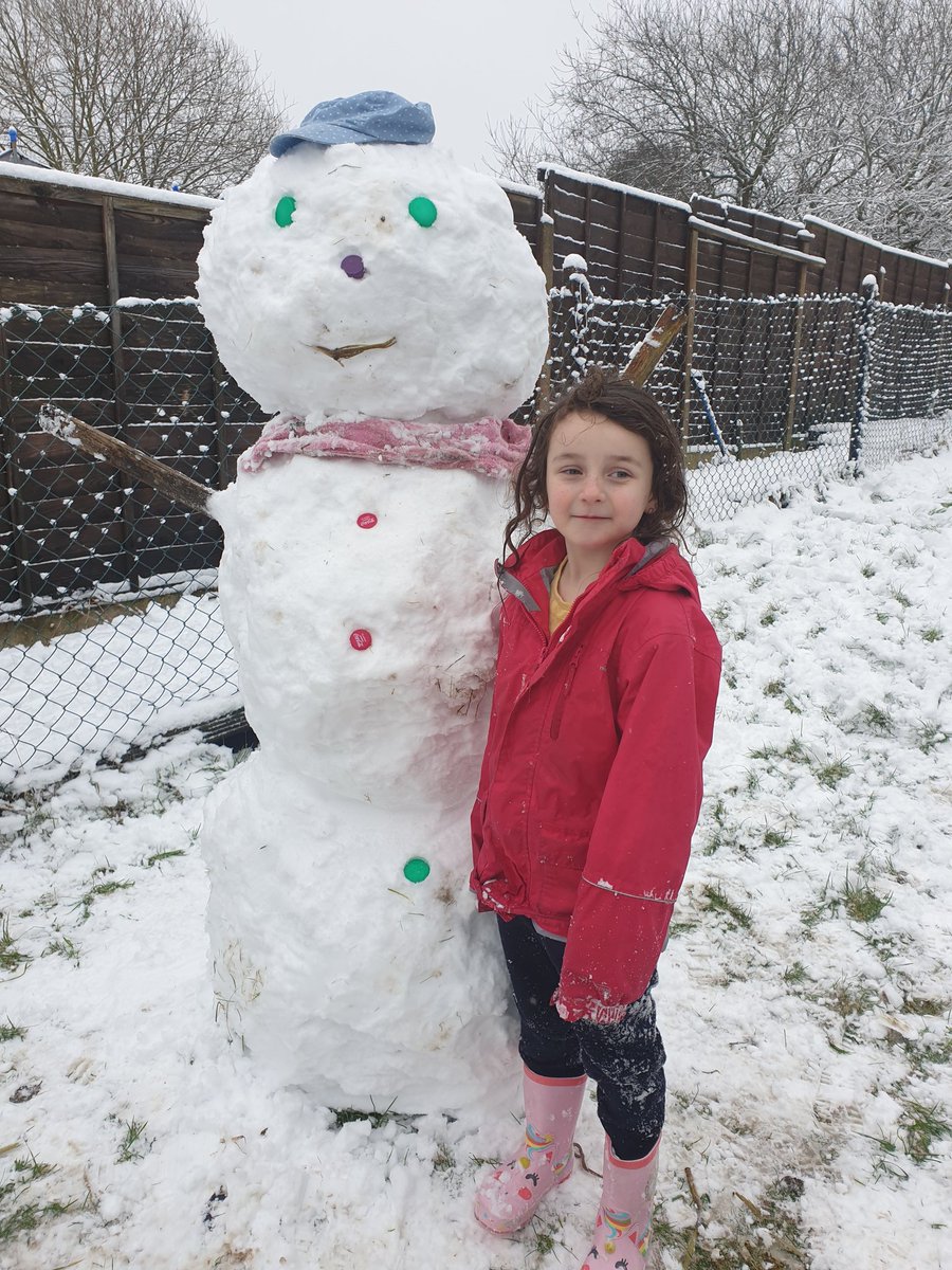 Sblakemore21's tweet photo. Fun in the snow 😊 ❄ ⛄ ☃️ https://t.co/QQJZqXNr3L