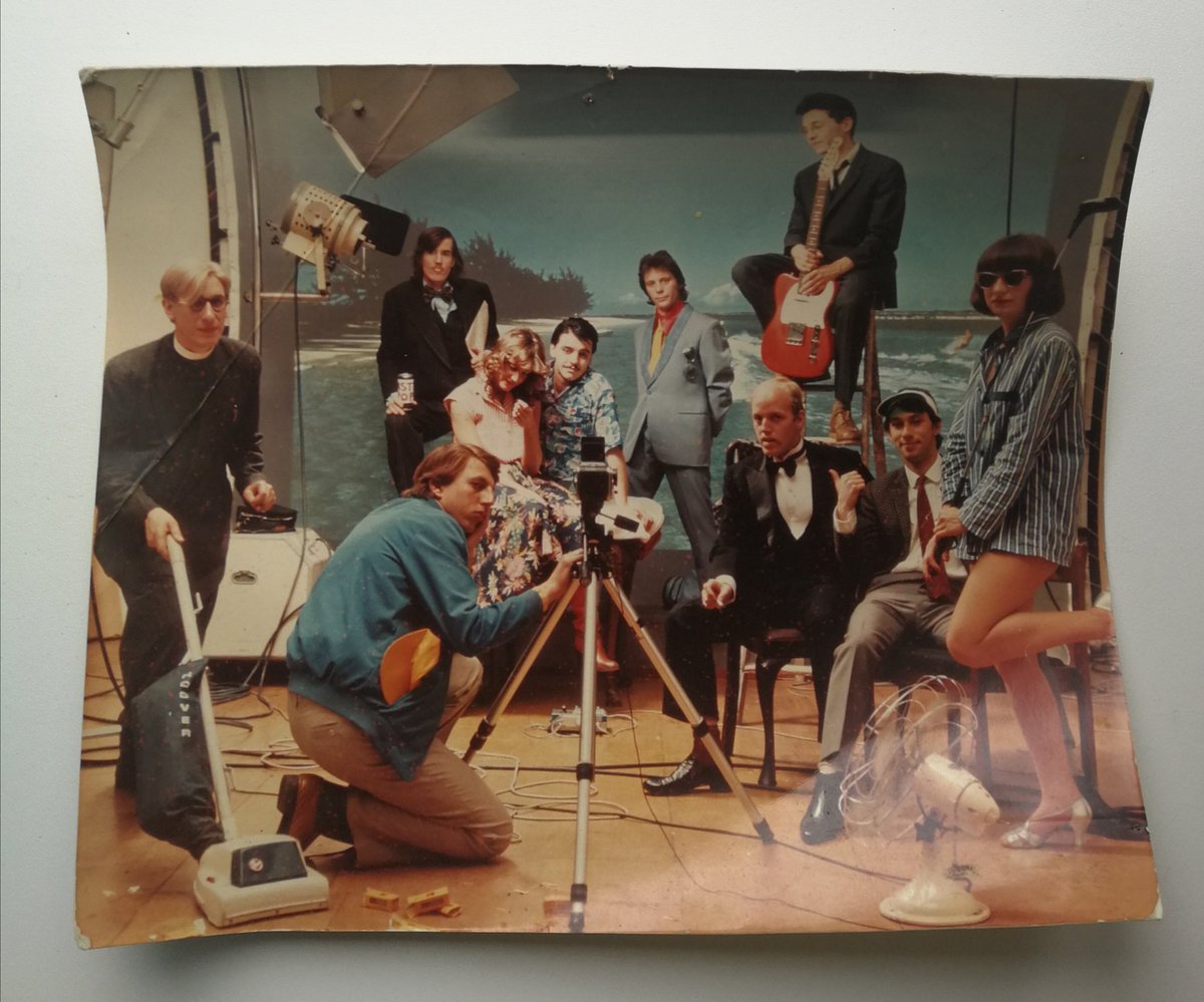 Becky25390951's tweet photo. Here's the @TheRevMaxRipple doing a bit of hoovering..😍 another loft find...@DeafSchoolMusic https://t.co/lL2TlUHs72
