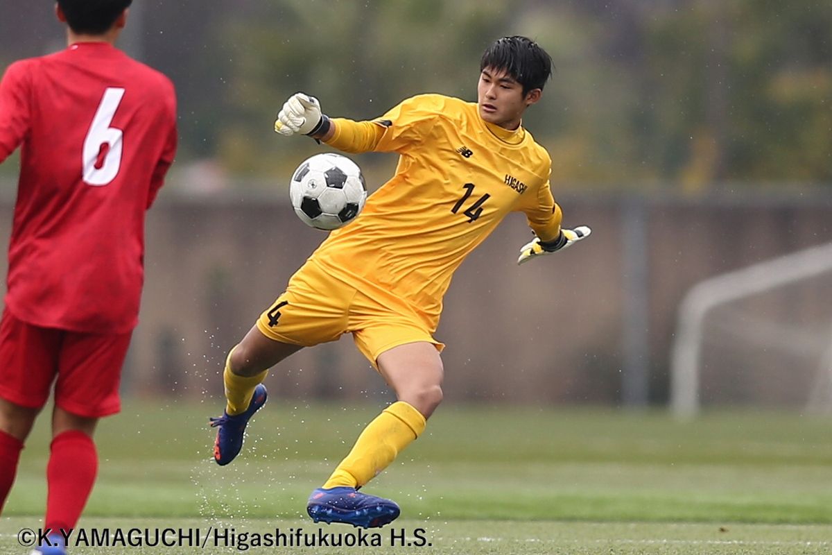 赤い彗星 東福岡高校サッカー 写真館 令和２年度福岡県高校サッカー新人大会 ３回戦 東福岡 小倉東 Gk須田純弥 小倉南fcjy １年 とsb辻耕大 ギラヴァンツ北九州u 15 ２年 は先発 椋野魁斗 アビスパ福岡u 15 ２年 と角野晃都 ギラヴァンツ