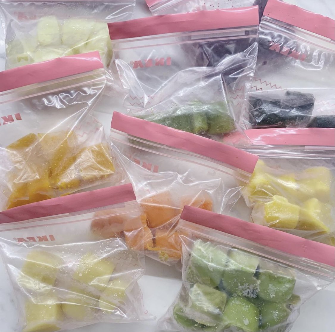 Ni yang I buat. Stock puree lepastu transfer masuk ziplock bag. So tak perlu masak everyday. Prepare siap siap and panaskan je.