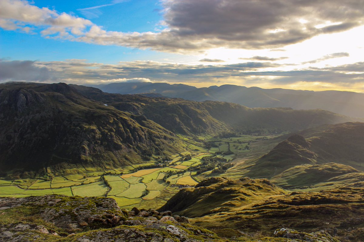 Sunrise in the langdales taken in 2020 on a hike up pike o blisco 

#lakedistrict #amateurphotography #thelakedistrict #greatlangdale #photography #thelakes #hikingthelakes #ukoutdoors #ukhikers #scenicbritain #uk_features #landscapephotography #thelakedistrictnationalpark