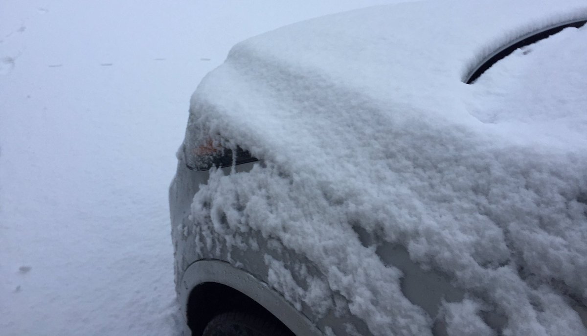 RoadSafetyWales's tweet photo. Most people have little experience of driving in snow so please consider how it could affect you:
❄️Reduce your speed
❄️Avoid harsh acceleration, braking and steering
❄️Increase your distance from vehicles in front
#EssentialJourneysOnly https://t.co/GnIfA5BOVB