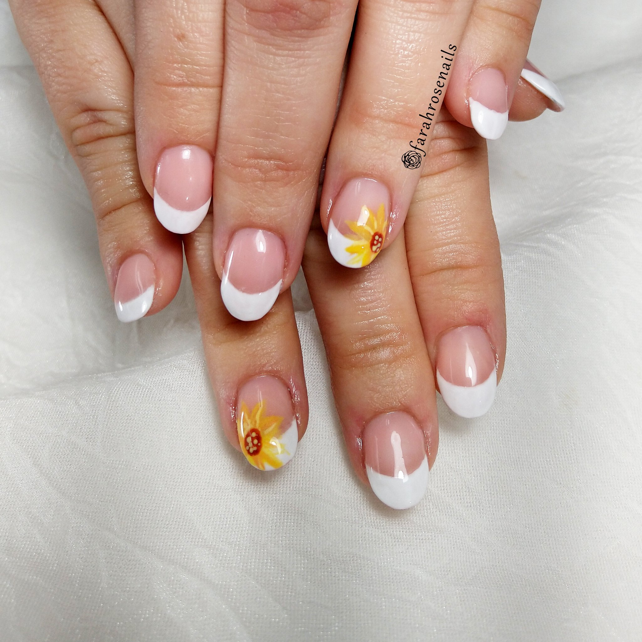 Farah Rose Nails on Twitter: "Missing the sunshine 🌻 #nails #gelnails  #gelpolish #acrylicnails #sunflowers #sunflowernails #frenchtip #frenchtips  #frenchtipnails #summervibes #freshnails #roundnails #shortnails  #farahrosenails https://t.co/lKHZTzmzp1 ...