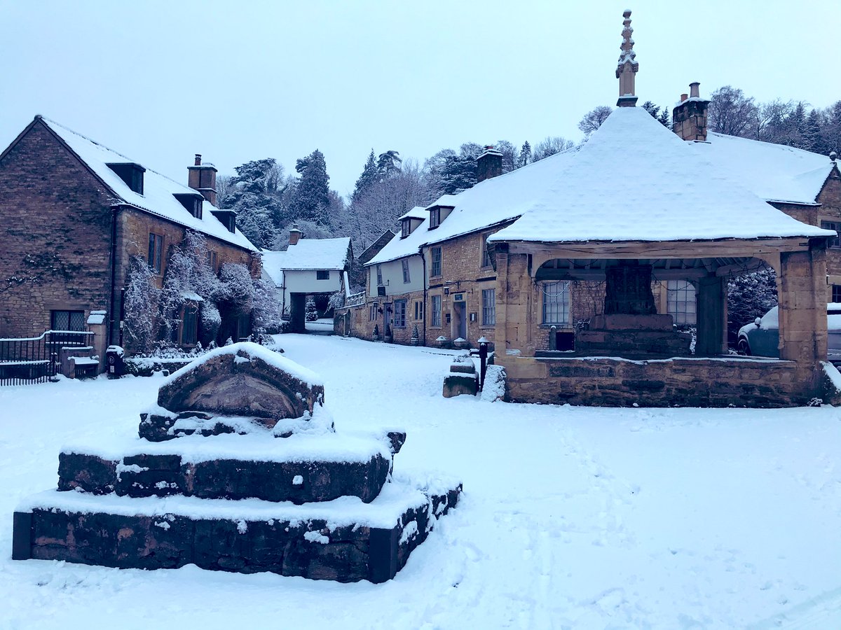 CastleCombeNow's tweet photo. Castle Combe this morning.  #uksnow https://t.co/2KmXNcqNSc