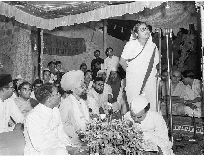 In the end, some things were how they ought to be! Sucheta Kriplani, founder of India Mahila Congress, sang the first verses of Vande Mataram, Saare Jahaan Se Accha, and Jana Gana Mana just before India’s “tryst with destiny”.