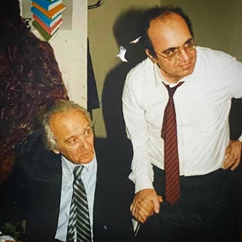 Emperyalizme, teröre, gericiliğe, karanlığın her türlüsüne karşı iki aydın el ele: Rıfat Ilgaz ve Uğur Mumcu... 
Anılarına sonsuz saygı ve sevgiyle...
#UğurMumcu