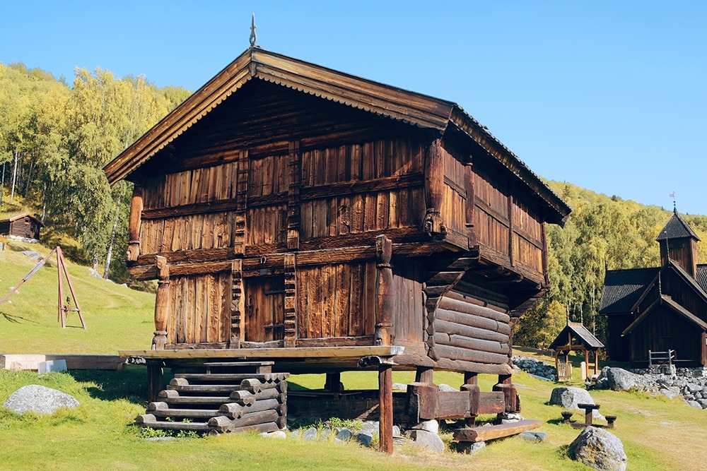 ILoveBergen's tweet photo. A beautiful stabbur, a storage building common on farms, outside the Uvdal Stave Church in the Numedal Valley.
Read about the church here: https://t.co/ETUtV0zmmI
#uvdal #stavkirke #stavechurch #stabbur #numedal #visitnorway https://t.co/qXWPqJKLMF