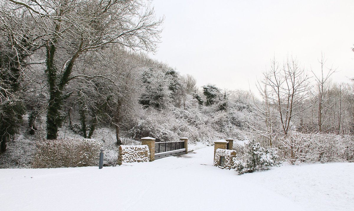 LTuckerPhoto's tweet photo. #uksnow #bathsnow Finally a decent coating! We always get left out.
@bbcpointswest @itvwestcountry @bbcweather @metoffice @bathlive @BathMill https://t.co/4dwEOhvMwq