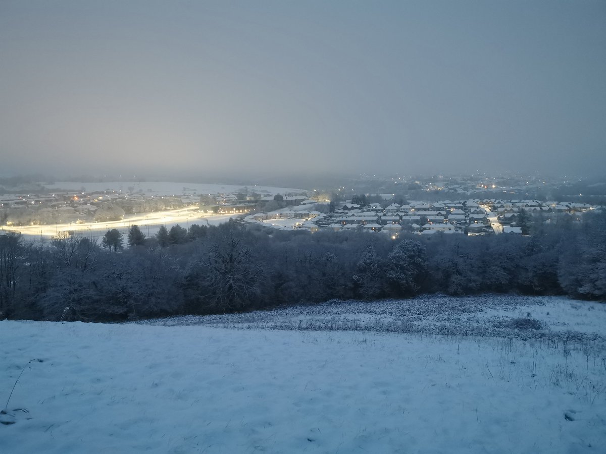 JOC456's tweet photo. ❄️ Top walk this morning. Fresh snow and no one else about. ❄️ https://t.co/IyAt0CW3eU