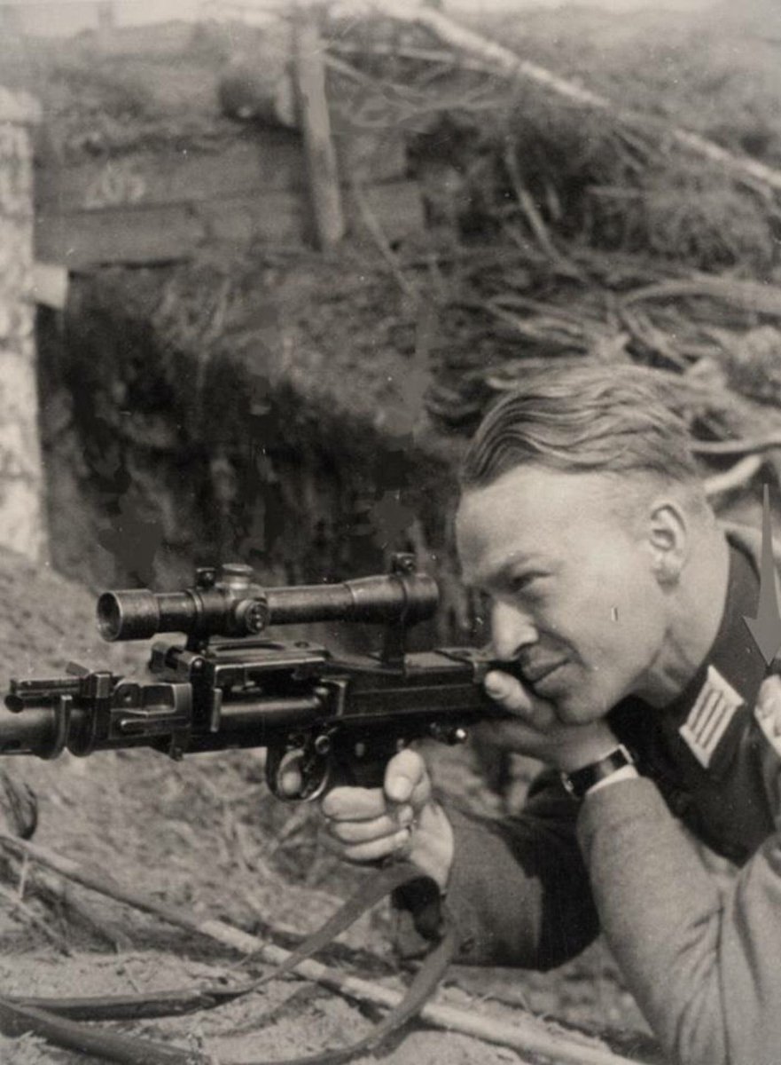 Unusual pic of a German Officer with Mg34, utilising what appears a field fitted Russian PEM scope. This would presumably be in relation to the single shot fire capability it possessed & formed part of the Richtschütze training. Hence their being the best marksman. 53)