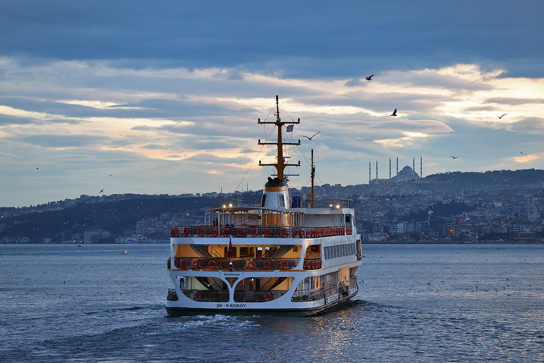 Стамбул русскоговорящий. Vapur Стамбул. Кадыкёй. Кадыкей Стамбул фото. Istanbul Yellow Boat.