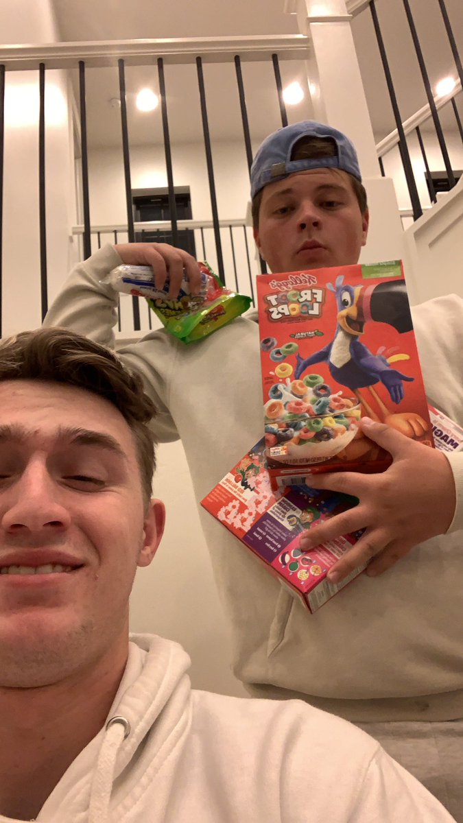 Jordanallred01's tweet photo. Fruit loops #fruitloops https://t.co/z4i7bIuQqw