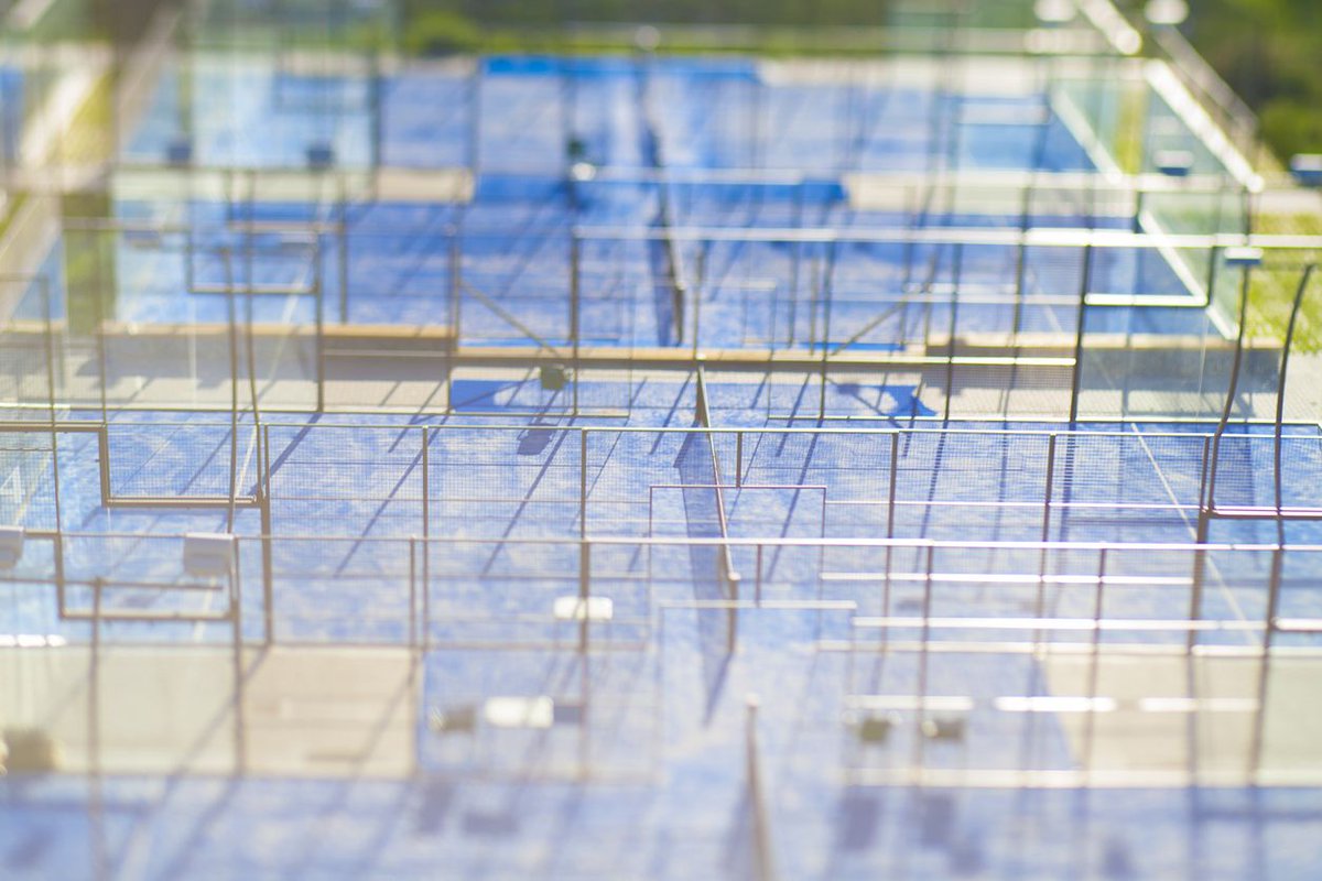 Tips para un buen entrenamiento para pádel.

La forma física y el entrenamiento son cruciales para mejorar la técnica, juego y rendimiento en la pista y minimizar el riesgo de las lesiones.

Sigue leyendo: malbugercentrodeportivo.com/tips-para-un-b…