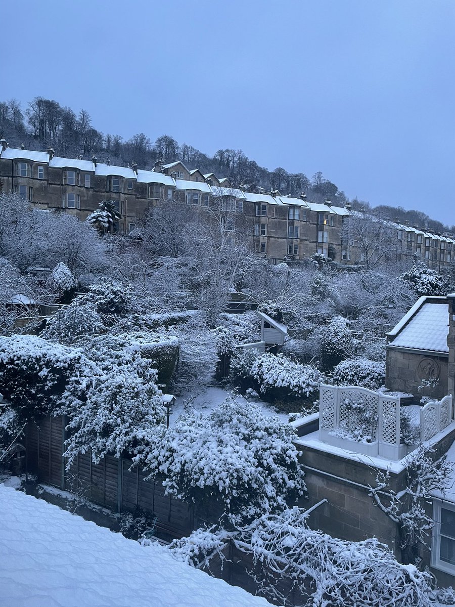 SarahfromBath's tweet photo. @ba1radio @BathEcho @visitbath @Bath_Wilt_P @stjohns1174 @GFNBath @bathnes @VolunteerBANES @banes3sg @bathlive #Bathsnow https://t.co/doZs5YWxel