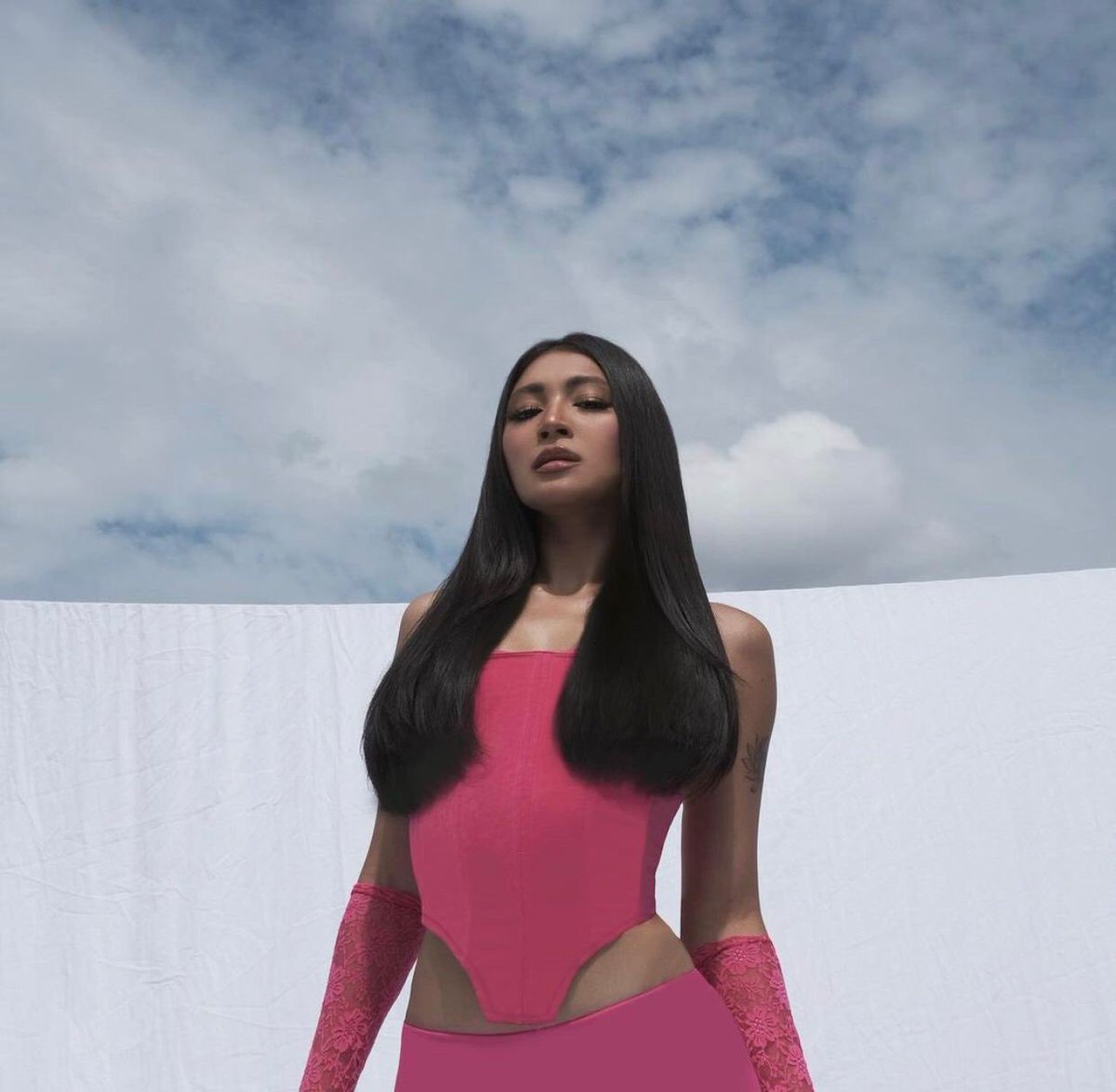 livelikepotter's tweet photo. miss nadine, i’m already on my knees 😭 https://t.co/mFsMPLIEPl