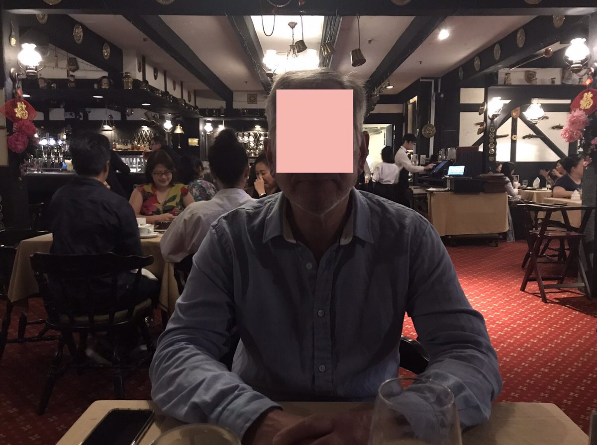 MalayaSingapore's tweet photo. Some folks like eating out at the so-called hawker centres and that’s fine but we love the intimate and familiar environment of the #Tavern bar &amp; restaurant at the #TanglinClub #Singapore
We feel at home here and that says it all 😊 https://t.co/nupXlnozRh