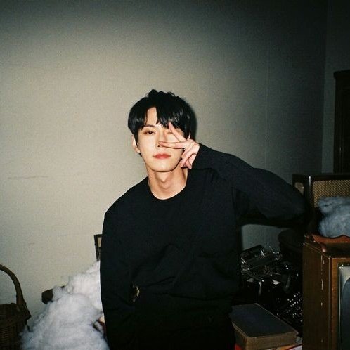 gw hesta naufal atau biasa dipanggil naufal, gw juga masih baru disini.

mutualan? rt/like
fambest? dm 

#roleplayerindo #roleplayer #roleplayeraccount #Root #roleplayerkpop